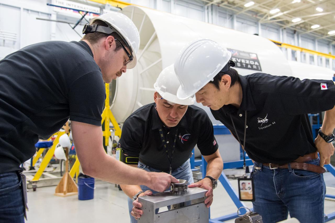 Date: 07-01-14 Location: Bldg 9NW, POGO station Subject: Expedition 44/45 crew members Kjell Lindgren and JAXA astronaut Kimiya Yui during ISS EVA Hi-Fi Hardware 2 training with instructor Scott Way Photographer: James Blair
