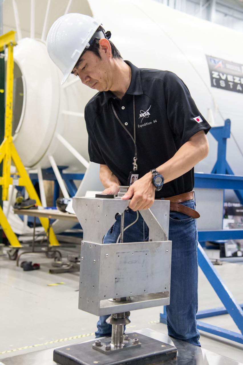 Date: 07-01-14 Location: Bldg 9NW, POGO station Subject: Expedition 44/45 crew members Kjell Lindgren and JAXA astronaut Kimiya Yui during ISS EVA Hi-Fi Hardware 2 training with instructor Scott Way Photographer: James Blair