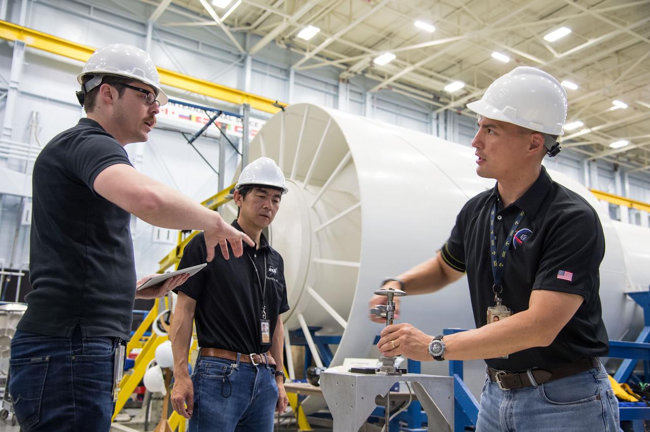 Date: 07-01-14 Location: Bldg 9NW, POGO station Subject: Expedition 44/45 crew members Kjell Lindgren and JAXA astronaut Kimiya Yui during ISS EVA Hi-Fi Hardware 2 training with instructor Scott Way Photographer: James Blair