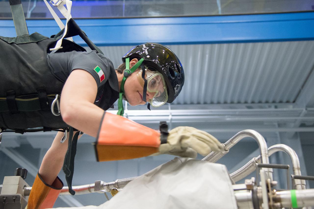 DATE: 6-25-14 LOCATION: Bldg 9NW - POGO SUBJECT: Expedition 42/43 ESA astronaut Samantha Cristoforetti during ISS EVA POGO 2 training with instructor Sandy Fletcher.  PHOTOGRAPHER: Lauren Harnett