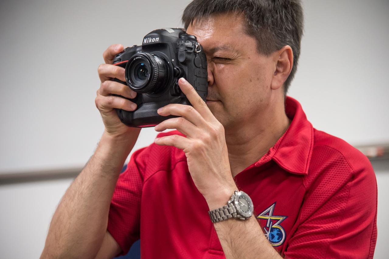 PHOTO DATE:  7-1-14 LOCATION:  Bldg. 4south, Room 1303 SUBJECT: 43S/Expedition 44/45 crew member Oleg Kononenko during Nikon D4 EQ# training with instructor Paul Reichert. PHOTOGRAPHER: Lauren Harnett