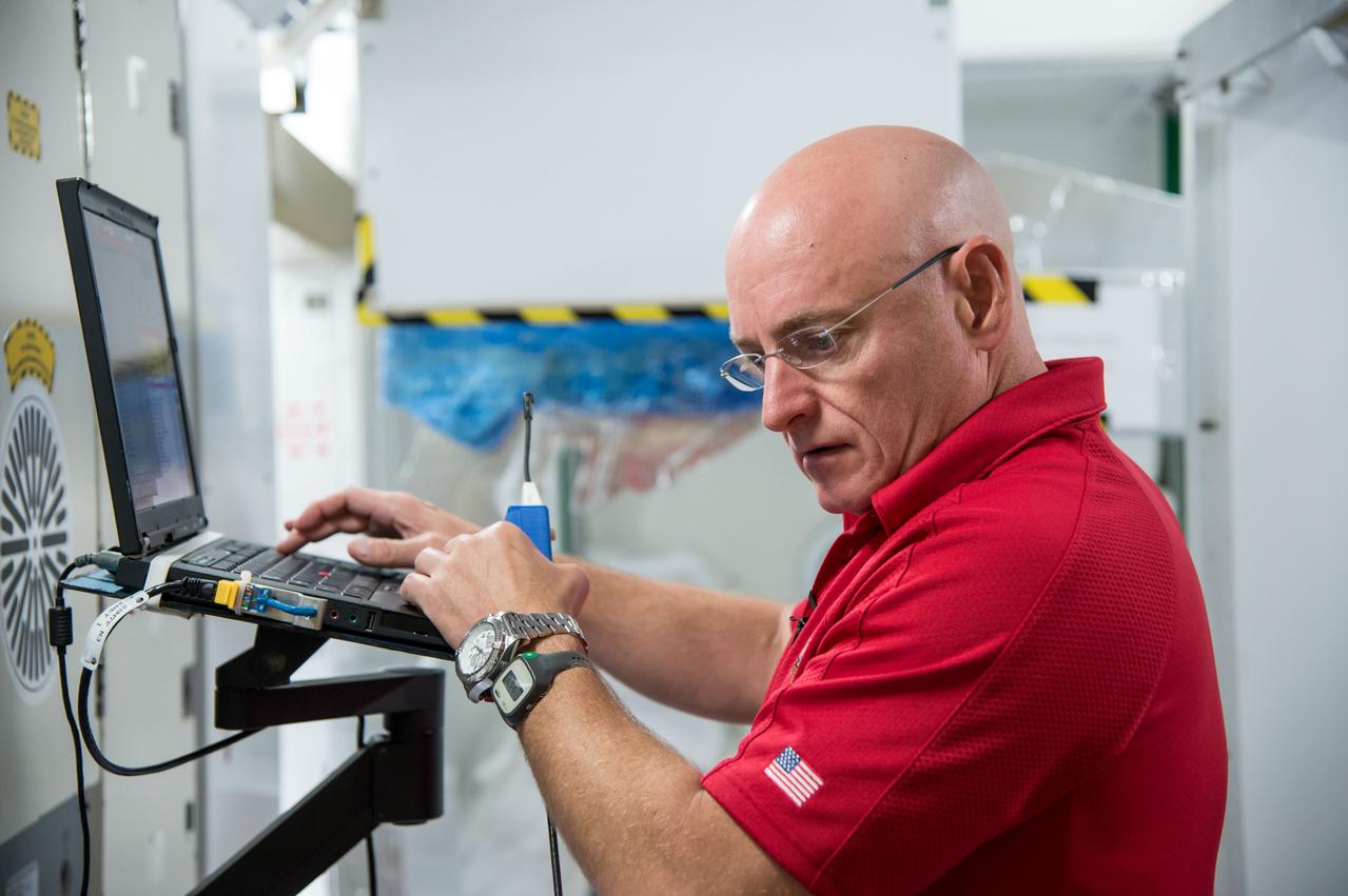 Date: 07-03-14 Location: Bldg 9, ISS Mockups Subject: Soyuz 42S (Expedition 44/45/46) crew members during Emergency Scenarios training in ISS mockups with astronaut Scott Kelly, cosmonauts Mikhail Kornienko and Genady Padalka. Photographer: James Blair