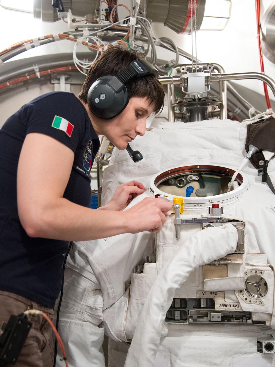 Date: 07-14-14 Location: Bldg 7, SSATA Subject:  SSATA Crew Training for Increment-41 ESA astronaut Samantha Cristoforetti Photographer: James Blair