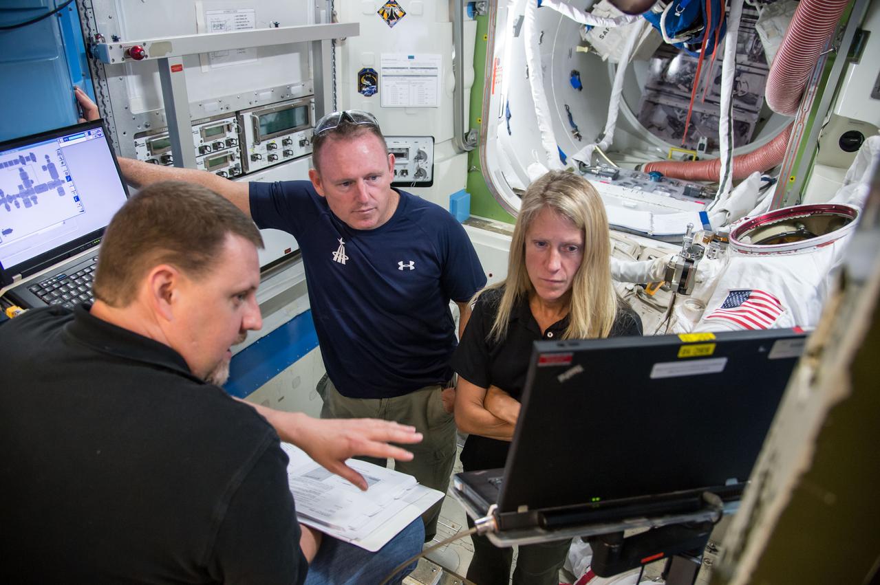 PHOTO DATE: 07-18-14 LOCATION: Bldg. 9NW - ISS Mockups SUBJECT: EVA Team training with Expedition 42 commander Barry "Butch" Wilmore. PHOTOGRAPHER: BILL STAFFORD