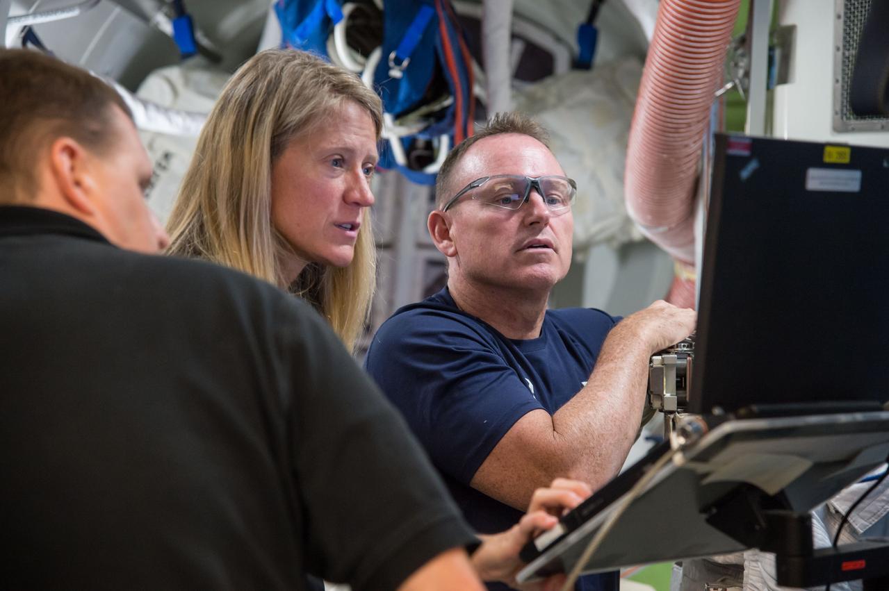 PHOTO DATE: 07-18-14 LOCATION: Bldg. 9NW - ISS Mockups SUBJECT: EVA Team training with Expedition 42 commander Barry "Butch" Wilmore. PHOTOGRAPHER: BILL STAFFORD