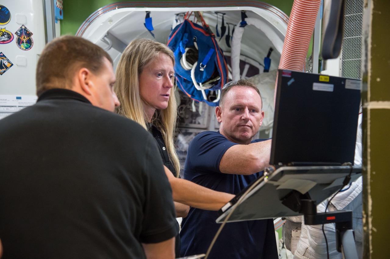 PHOTO DATE: 07-18-14 LOCATION: Bldg. 9NW - ISS Mockups SUBJECT: EVA Team training with Expedition 42 commander Barry "Butch" Wilmore. PHOTOGRAPHER: BILL STAFFORD