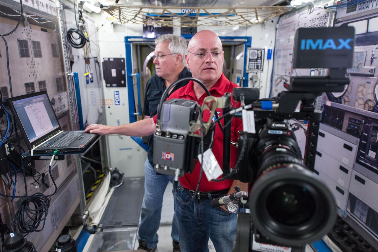 DATE: 8-5-14 LOCATION: Bldg 9, ISS mockups SUBJECT: Expedition (45/46) commander Scott Kelly during IMAX camera training with IMAX instructors and Mark Turner. PHOTOGRAPHER: Lauren Harnett