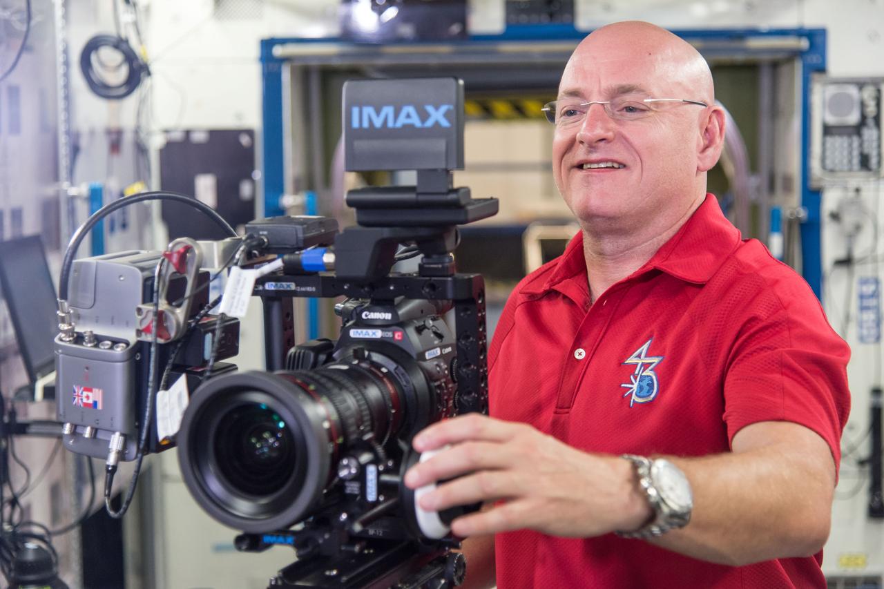 DATE: 8-5-14 LOCATION: Bldg 9, ISS mockups SUBJECT: Expedition (45/46) commander Scott Kelly during IMAX camera training with IMAX instructors and Mark Turner. PHOTOGRAPHER: Lauren Harnett