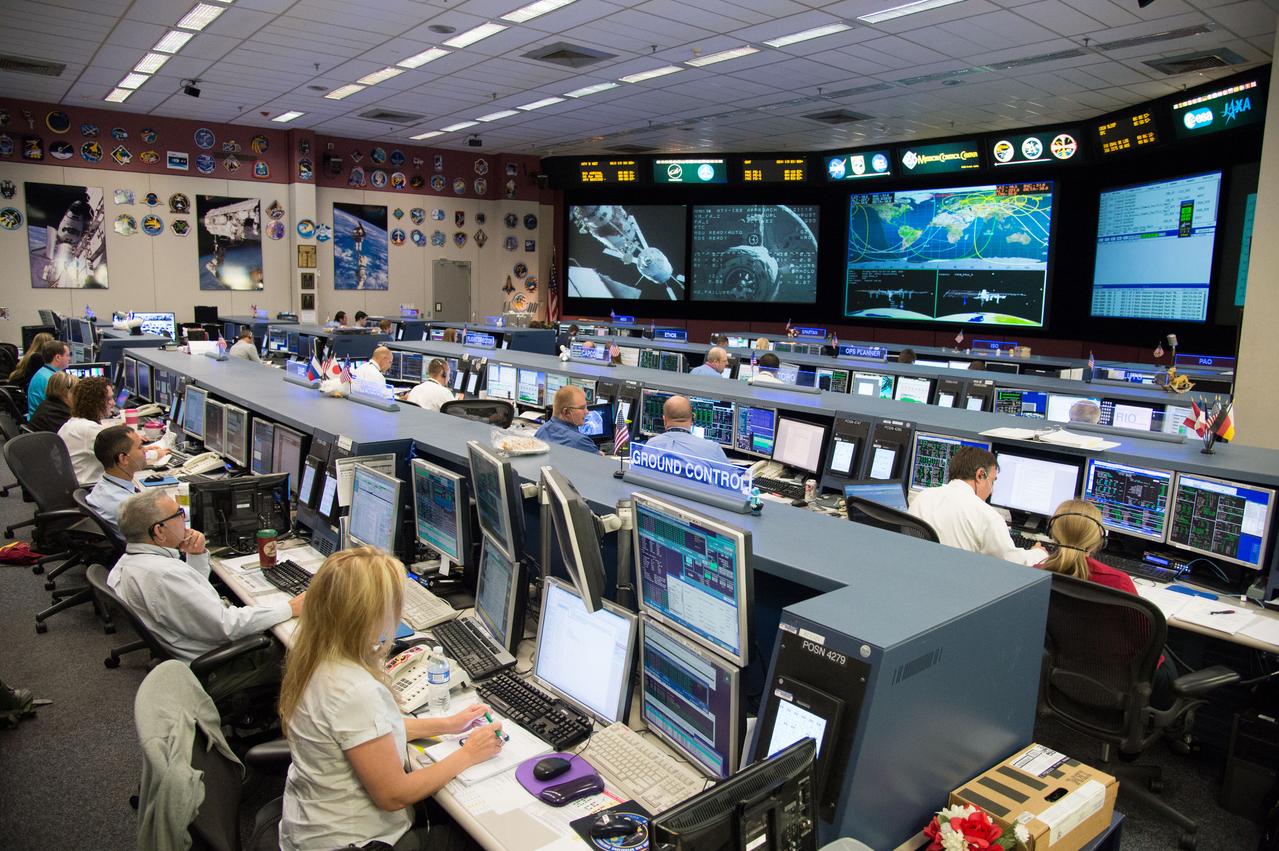 DATE: 8-12-14 LOCATION: Bldg. 30 - FCR-1 (30M/231) SUBJECT: ISS Flight Controllers during docking of the "Georges Lemaitre" Automated Transfer Vehicle-5 to the aft port of the Zvezda Service Module. PHOTOGRAPHER: Lauren Harnett