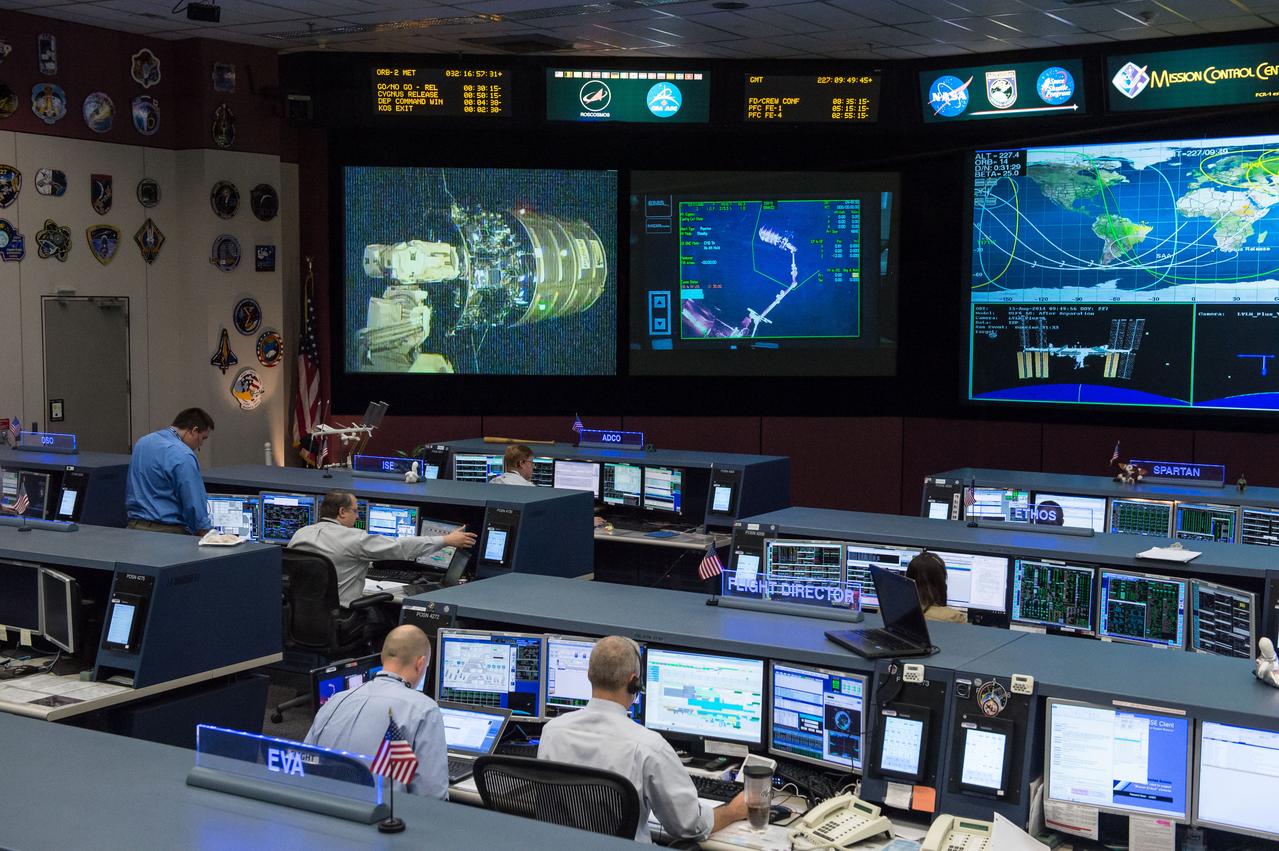 PHOTO DATE:08/15/14 LOCATION: B30 MCC SUBJECT: CYGNUS UNBERTHING OPS PHOTOGRAPHER: GEESEMAN