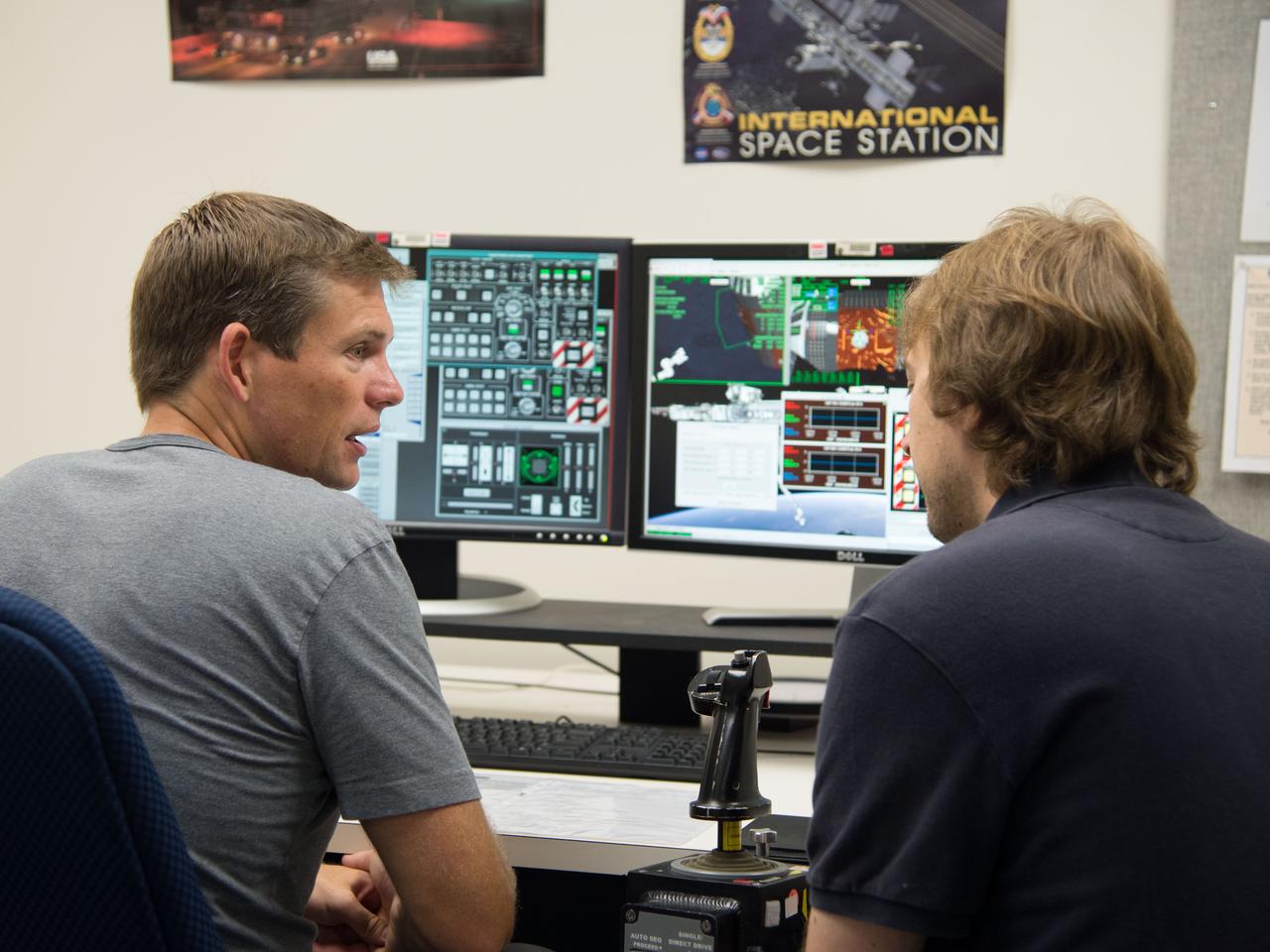 Date: 08-20-14 Location: bldg 4South, Rm 2901 Subject: European Astronaut Andy Mogensen  during SSRMS T&C 3 training with instructors Graeme Newman. Photographer: James Blair