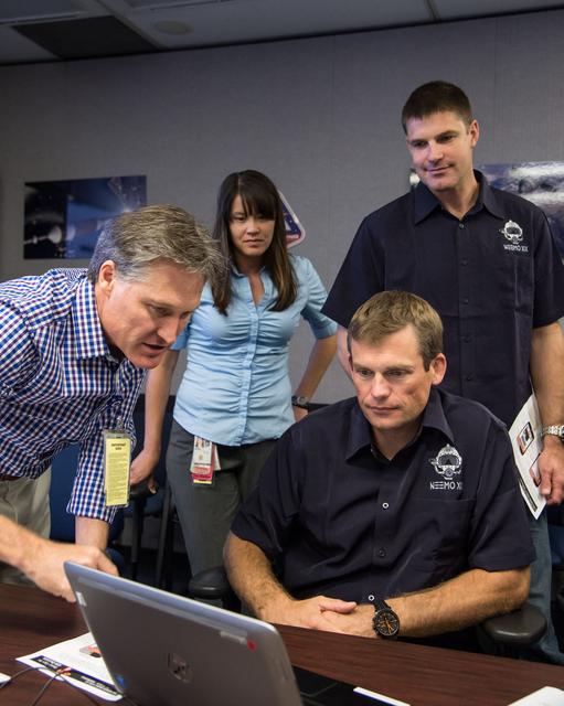 NASA image: ESA Astronaut Andreas Mogensen and NASA astronaut Randy Bresnik during NEEMO 19 communications training with instructors