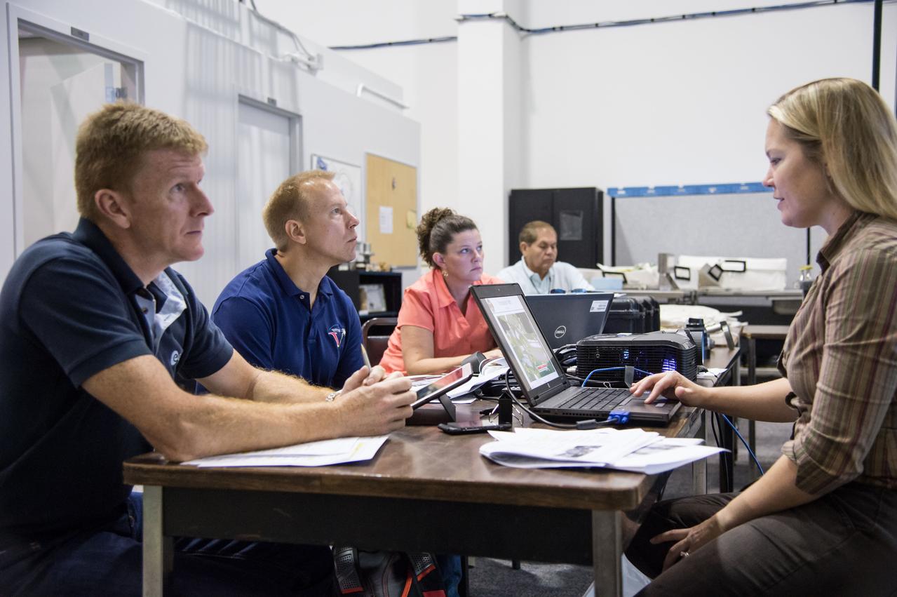 DATE: 9-3-14 LOCATION: NBL - MU-176 SUBJECT: ESA Astronaut Tim Peaks and US Astronaut Tim Kopra during ISS EVA MAINT 3 1G training with instructor Sandy Moore. PHOTOGRAPHER: Lauren Harnett
