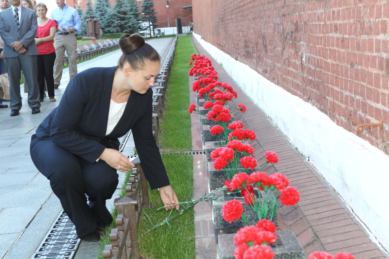 2550:  Expedition 41/42 Flight Engineer Elena Serova of the Russian Federal Space Agency (Roscosmos) lays flowers at the Kremlin Wall in Moscow’s Red Square where Russian space icons are interred in a traditional ceremony Sept. 5. Serova, Soyuz Commander Alexander Samokutyaev of Roscosmos and NASA Flight Engineer Barry Wilmore will launch from the Baikonur Cosmodrome in Kazakhstan on Sept. 26, Kazakh time, in their Soyuz TMA-14M spacecraft for a 5 ½ month mission on the International Space Station. Serova will become the fourth Russian woman to fly in space and the first Russian woman to conduct a long duration mission on the station.   NASA/Stephanie Stoll 