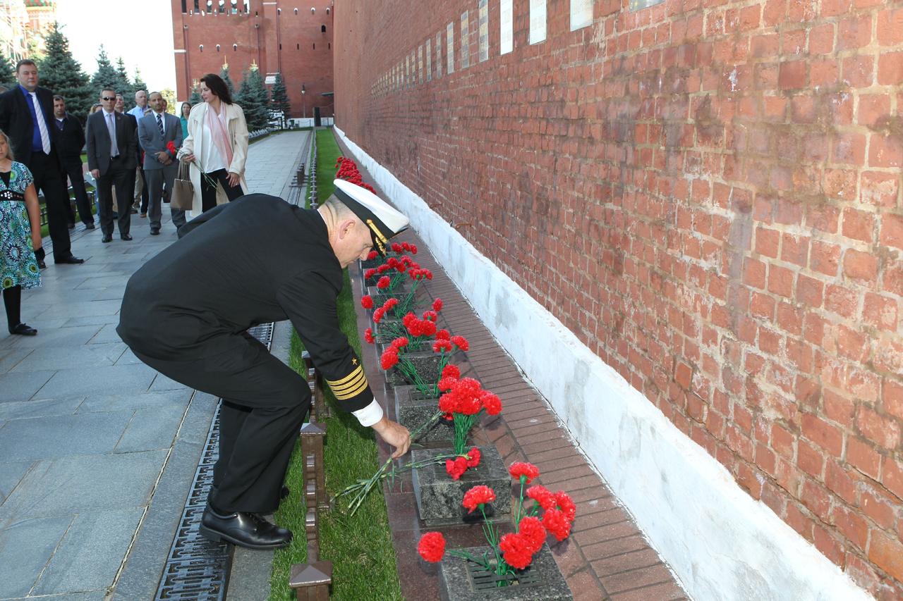 2580:  At the Kremlin Wall in Moscow’s Red Square, Expedition 41/42 Flight Engineer Barry Wilmore of NASA lays flowers where Russian space icons are interred in a traditional ceremony Sept. 5. Wilmore, Soyuz Commander Alexander Samokutyaev of the Russian Federal Space Agency (Roscosmos) and Elena Serova of Roscosmos will launch from the Baikonur Cosmodrome in Kazakhstan on Sept. 26, Kazakh time, in their Soyuz TMA-14M spacecraft for a 5 ½ month mission on the International Space Station. Serova will become the fourth Russian woman to fly in space and the first Russian woman to conduct a long duration mission on the station.   NASA/Stephanie Stoll 