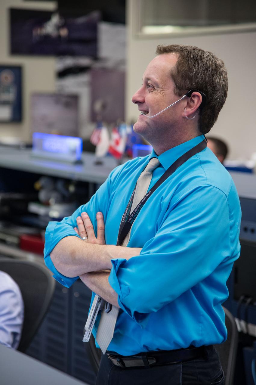 Date: 09-10-14 Location: Bldg 30, FCR-1 Subject: Expedition 40 flight controllers and Flight Director on console during undocking of Soyuz 38 from the ISS. Photographer: James Blair