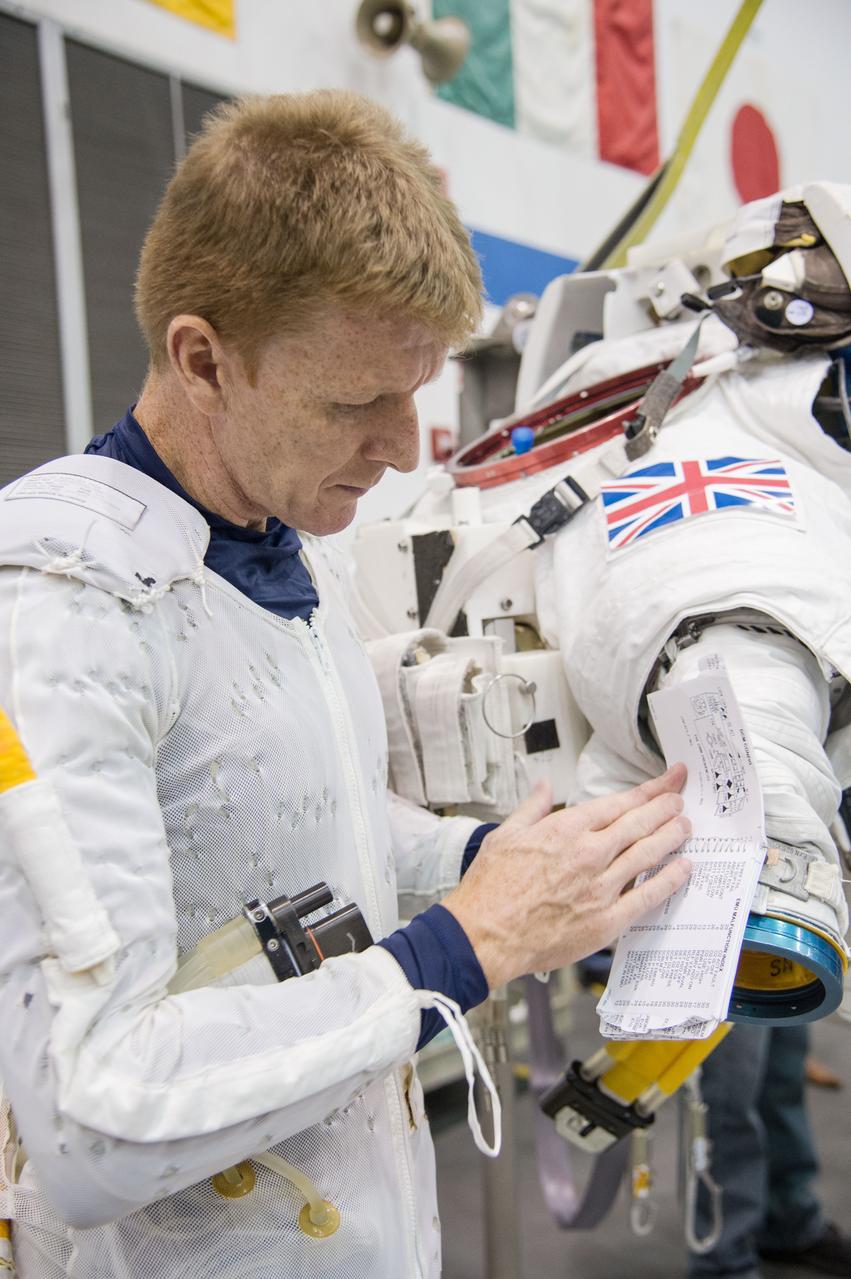 European Astronaut Tim Peake of ESA during ISS EVA MAINT 3 NBL Training with Astronaut Tim Kopra and instructor Sandy Moore.  Photo Date: September 10, 2014.  Location: NBL - Pool Topside.  Photographer: Robert Markowitz