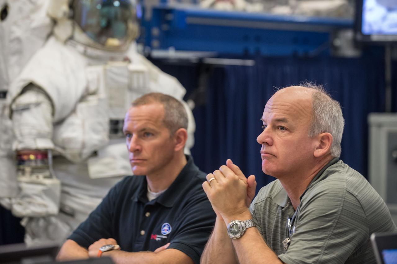Date: 09-23-14 Location: Bldg 9NW, ISS Airlock Subject: Expedition 48 crew member (Soyuz 46) Jeff Williams during ISS EVA P/P 1 (PRESS w/cooling) training with CSA astronaut Saint Jacques and Expedition 47 crew member Tim Peake in Space Vehicle Mockup Training Facilities (SVMTF) ISS Airlock mockup with instructor Megan Murphey. Photographer: James Blair