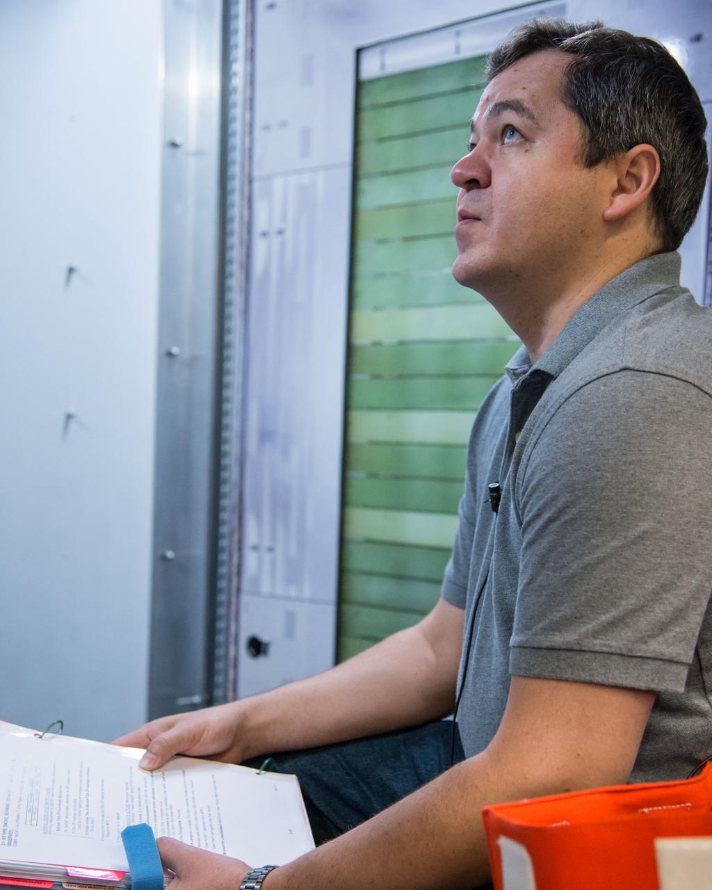 DATE: 9-22-14 LOCATION: Bldg 9NW - ISS Mockups. SUBJECT: Expedition 48 crew members (Soyuz 46) Aleksey Ovchinin, Oleg Skripochka and Jeff Williams during Emergency Scenarios Assigned 1 training in Space Vehicle Mockup Training Facilities (SVMTF) ISS mockups with instructor John Ray. PHOTOGRAPHER: Lauren Harnett