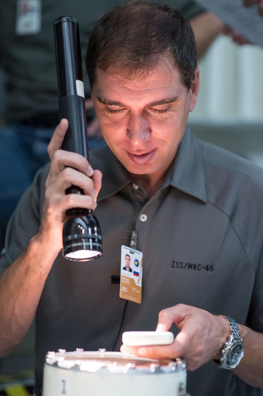 DATE: 9-22-14 LOCATION: Bldg 9NW - ISS Mockups. SUBJECT: Expedition 48 crew members (Soyuz 46) Aleksey Ovchinin, Oleg Skripochka and Jeff Williams during Emergency Scenarios Assigned 1 training in Space Vehicle Mockup Training Facilities (SVMTF) ISS mockups with instructor John Ray. PHOTOGRAPHER: Lauren Harnett