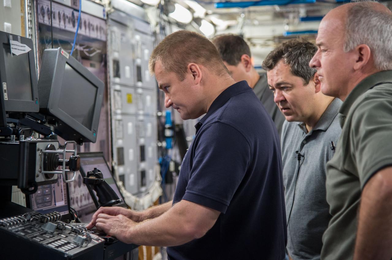 DATE: 9-22-14 LOCATION: Bldg 9NW - ISS Mockups. SUBJECT: Expedition 48 crew members (Soyuz 46) Aleksey Ovchinin, Oleg Skripochka and Jeff Williams during Emergency Scenarios Assigned 1 training in Space Vehicle Mockup Training Facilities (SVMTF) ISS mockups with instructor John Ray. PHOTOGRAPHER: Lauren Harnett