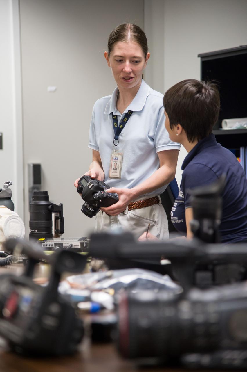 PHOTO DATE: 09-24-14 LOCATION: Bldg. 4south, Room 1303 SUBJECT: Expedition 43 crew members Terry Virts and Samantha Cristoforetti during camera review training with instructors Steve Berenzweig and Katrina Willougby. PHOTOGRAPHER: BILL STAFFORD