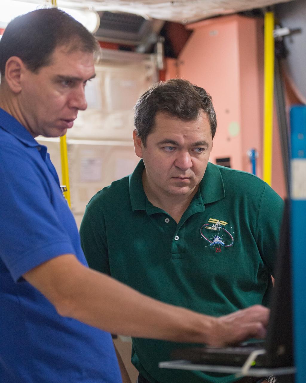 DATE: 9-24-14 LOCATION: Bldg. 9NW - ISS Mockups. SUBJECT: Expedition 48 crew members (Soyuz 46) Aleksey Ovchinin, Oleg Skripochka and Jeff Williams during Routine Ops training in Space Vehicle Mockup Training Facilities (SVMTF) ISS mockups with instructor John Ray. PHOTOGRAPHER: Lauren Harnett