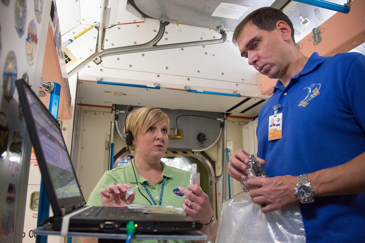 DATE: 9-24-14 LOCATION: Bldg. 9NW - ISS Mockups. SUBJECT: Expedition 48 crew members (Soyuz 46) Aleksey Ovchinin, Oleg Skripochka and Jeff Williams during Routine Ops training in Space Vehicle Mockup Training Facilities (SVMTF) ISS mockups with instructor John Ray. PHOTOGRAPHER: Lauren Harnett