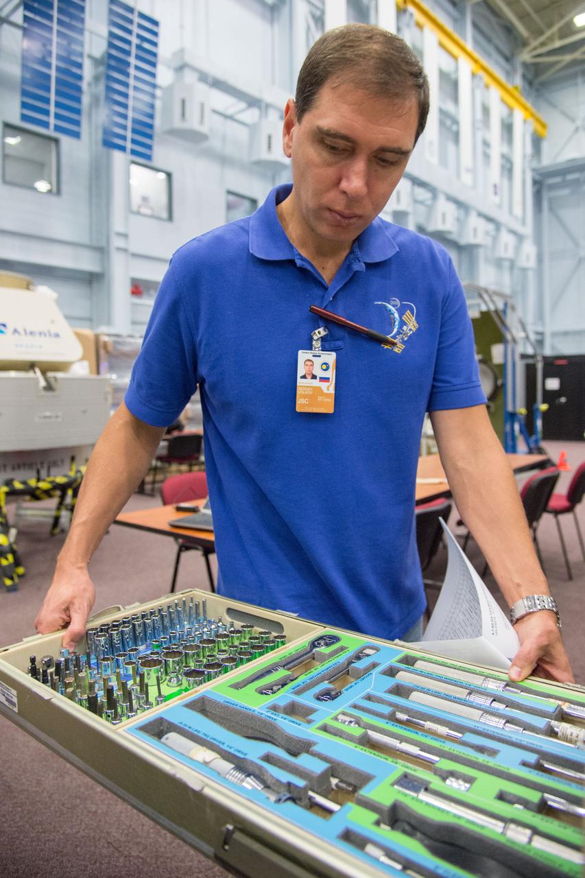 DATE: 9-24-14 LOCATION: Bldg. 9NW - ISS Mockups. SUBJECT: Expedition 48 crew members (Soyuz 46) Aleksey Ovchinin, Oleg Skripochka and Jeff Williams during Routine Ops training in Space Vehicle Mockup Training Facilities (SVMTF) ISS mockups with instructor John Ray. PHOTOGRAPHER: Lauren Harnett