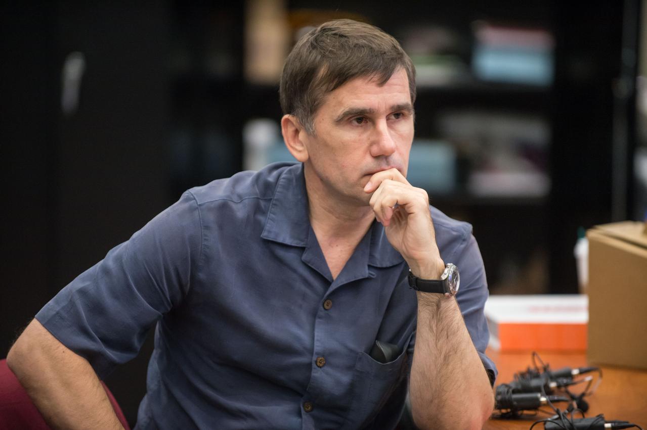 Expedition 46 (Soyuz 45) crew members Tim Kopra, Tim Peake (ESA) and Yuri Malenchenko (RSA) with instructors Skyler LaBuff and Dave Wiedmeyer during Fire Scene Generic training in the Space Vehicle Mockup Training Facility (SVMTF) ISS mockups.  Photo Date: September 26, 2014.  Location: Building 9NW - ISS Mockups.  Photographer: Robert Markowitz