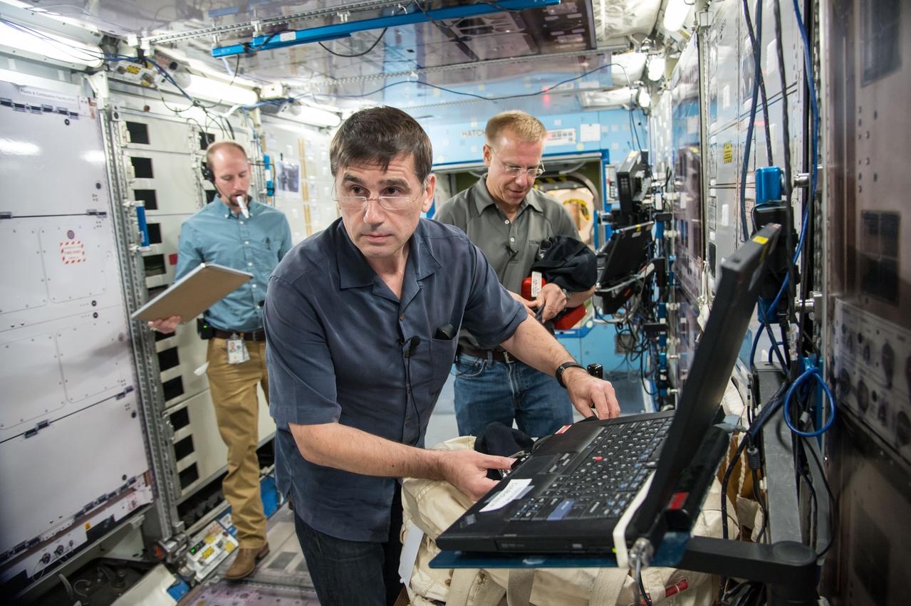 Expedition 46 (Soyuz 45) crew members Tim Kopra, Tim Peake (ESA) and Yuri Malenchenko (RSA) with instructors Skyler LaBuff and Dave Wiedmeyer during Fire Scene Generic training in the Space Vehicle Mockup Training Facility (SVMTF) ISS mockups.  Photo Date: September 26, 2014.  Location: Building 9NW - ISS Mockups.  Photographer: Robert Markowitz