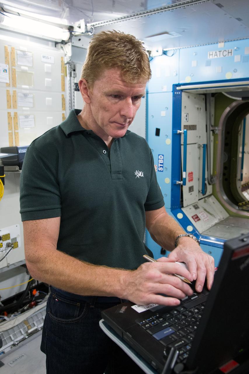 Date: 09-30-14 Location: Bldg 9NW, ISS Mockup Subject: Expedition 46/47 (Soyuz 45) crew members Tim Kopra, Timothy Peake, Yuri Malenchenko with instructor Wyatt Smith during Routine Ops training in the Space Vehicle Mockup Training Facility's ISS mockups Photographer: James Blair