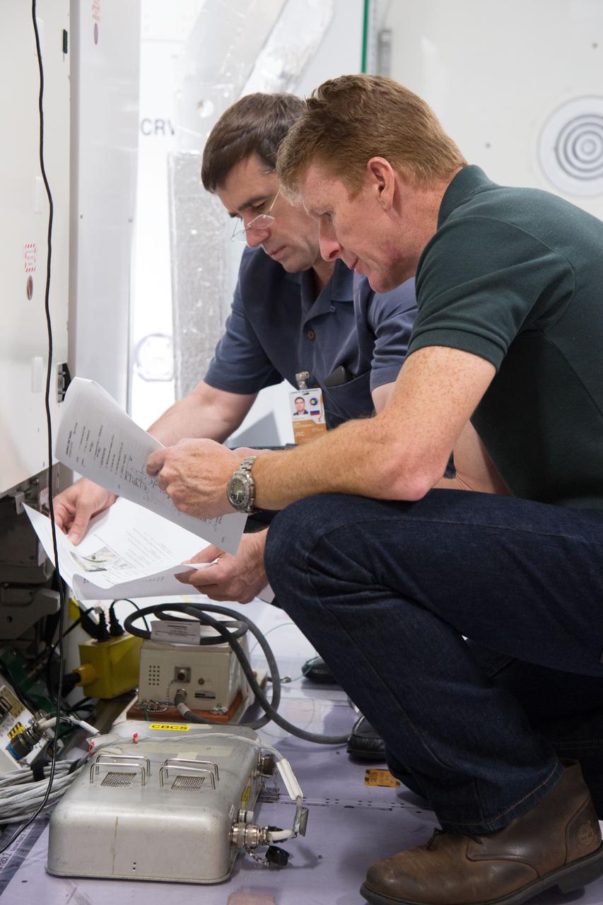 Date: 09-30-14 Location: Bldg 9NW, ISS Mockup Subject: Expedition 46/47 (Soyuz 45) crew members Tim Kopra, Timothy Peake, Yuri Malenchenko with instructor Wyatt Smith during Routine Ops training in the Space Vehicle Mockup Training Facility's ISS mockups Photographer: James Blair