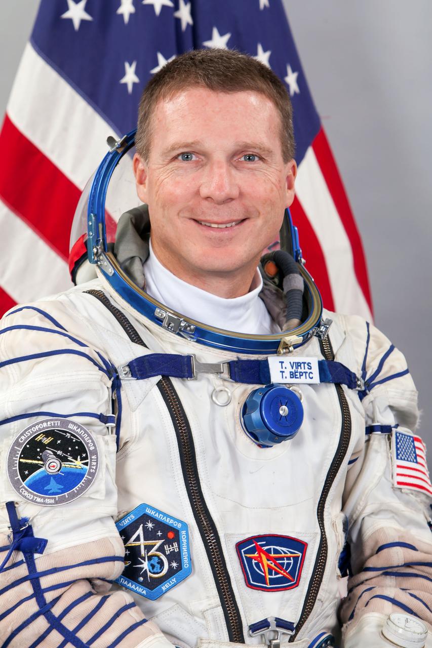 JSC2014E088153 (10/23/2014) --- Offical Crew Photograph of US Astronaut Terry Virts (NASA) who is a Flight Engineer with Expedition 42 on the International Space Station.