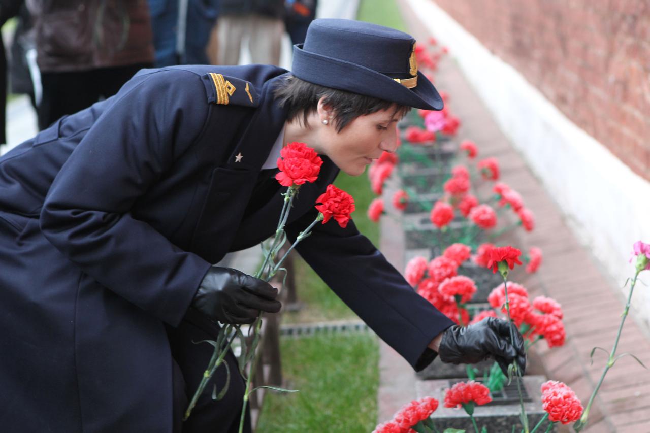 4108:  At the Kremlin Wall in Red Square in Moscow, Expedition 42/43 crewmember Samantha Cristoforetti of the European Space Agency lays flowers Nov. 6 at the site where Russian space icons are interred. Cristoforetti, Anton Shkaplerov of the Russian Federal Space Agency (Roscosmos) and Terry Virts of NASA will launch Nov. 24, Kazakh time from the Baikonur Cosmodrome in Kazakhstan on their Soyuz TMA-15M spacecraft for a 5 ½ month mission on the International Space Station.  NASA/Stephanie Stoll 