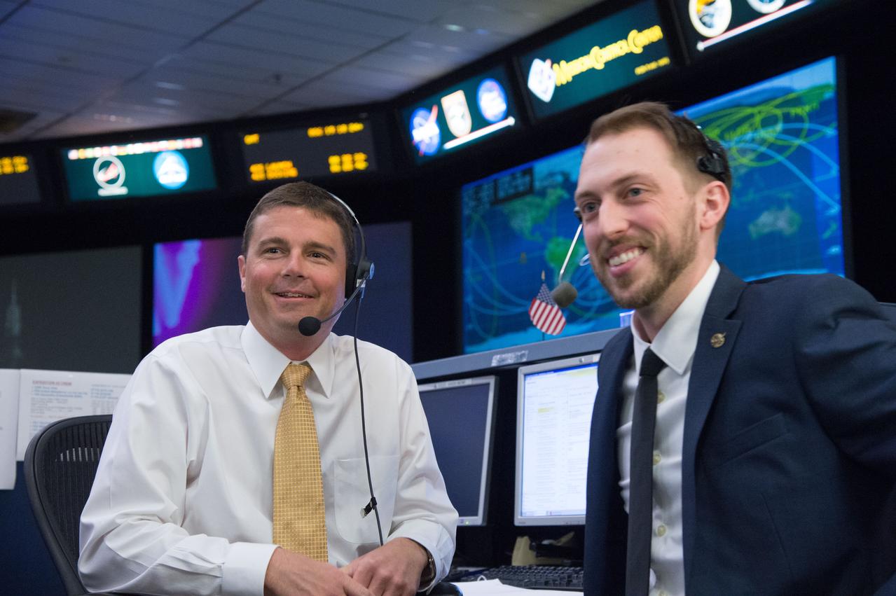 DATE: 3-27-15 LOCATION:  Building 30 - ISS FCR-1 SUBJECT: Flight controllers during the launch of Scott Kelly and Cosmonaut Mikhail Kornienko for their historic one-year mission aboard the ISS.  PHOTOGRAPHER: Lauren Harnett