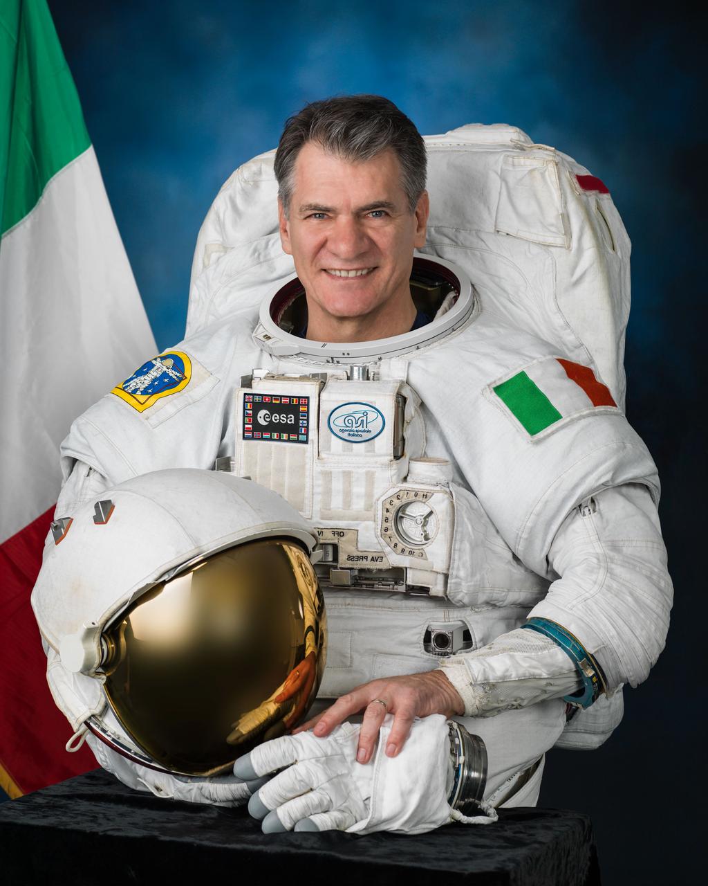 JSC2016e000629 (01/12/2016) --- Expedition 52 crewmember ESA (European Space Agency) astronaut Paolo Nespoli in full spacesuit (EMU) . Photo Date: January 12, 2016. JSC NASA Photographer: Robert Markowitz