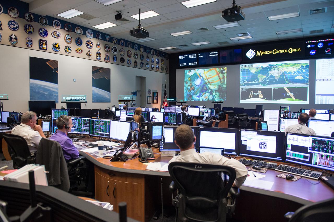 DATE: 7-6-16 LOCATION: Bldg. 30 - WFCR SUBJECT: Expedition 48/49 flight control team during Launch of the Expedition 48-49 Crew (Ivanishin, Onishi, Rubins) on the Soyuz MS-01 spacecraft from the Baikonur Cosmodrome in Kazakhstan. PHOTOGRAPHER: Lauren Harnett