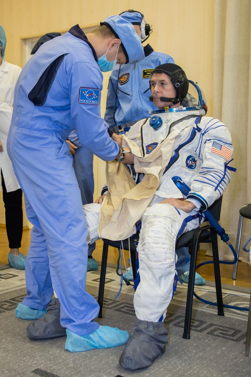 At the Integration Facility at the Baikonur Cosmodrome in Kazakhstan, Expedition 49 crewmember Shane Kimbrough of NASA suits up Sept. 9 for a pre-launch training fit check. Kimbrough and Sergey Ryzhikov and Andrey Borisenko of Roscosmos will launch Sept. 24, Kazakh time on the Soyuz MS-02 vehicle for a five-month mission on the International Space Station. NASA/Victor Zelentsov