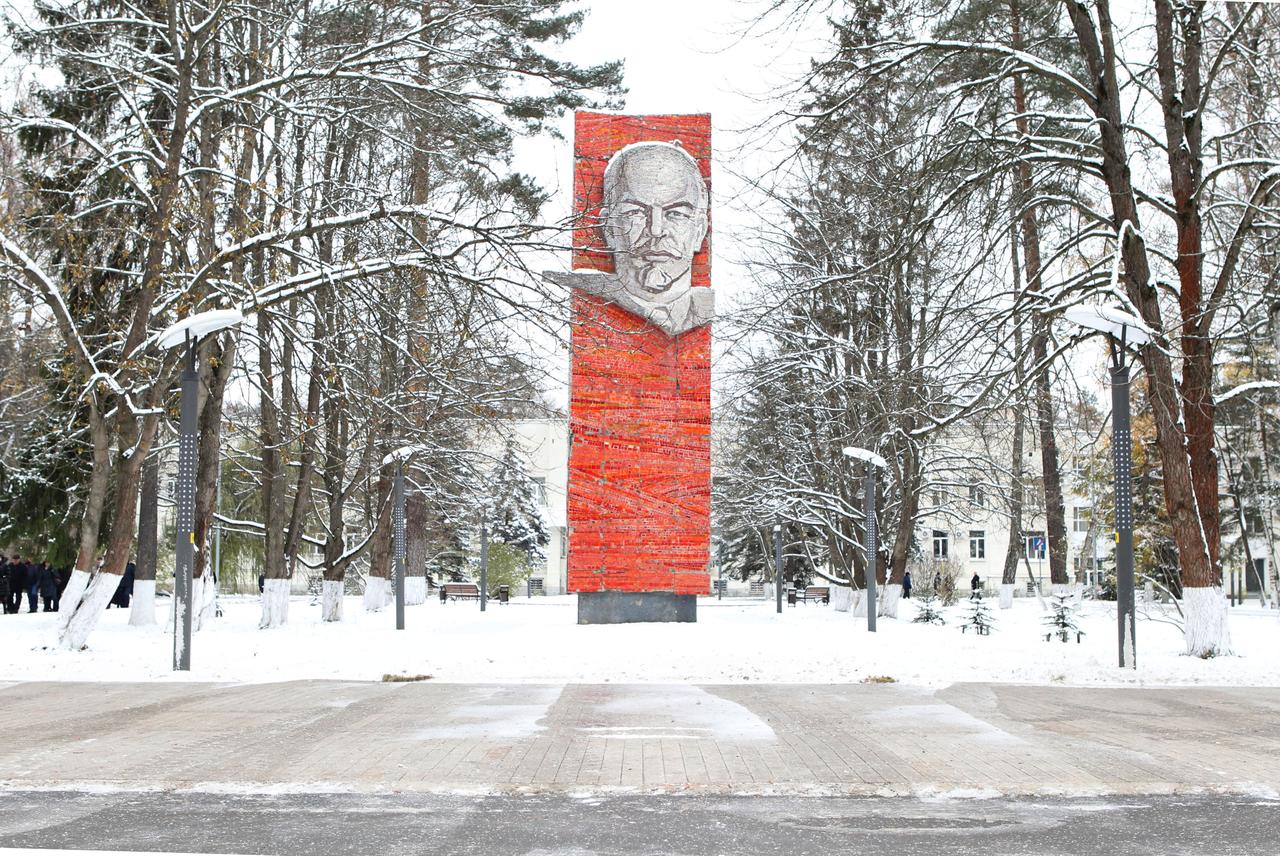 At the Gagarin Cosmonaut Training Center in Star City, Russia, a wintry scene serves as a backdrop for a familiar sight – Lenin’s Statue --- commemorating Vladimir Lenin’s who led an evolving Soviet Union from 1917-1924. The photo was captured on Nov. 1, 2016.  NASA/Stephanie Stoll 