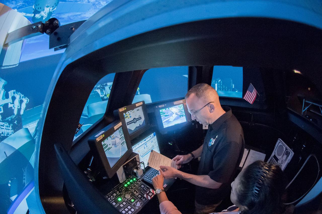 jsc2017e007812 (01/18/2017) --- Expedition 52 crew member astronaut Randy Bresnik  at the Johnson Space Center training with the ROBO Track & Capture system in preparation for his upcoming trip to the International Space Station.