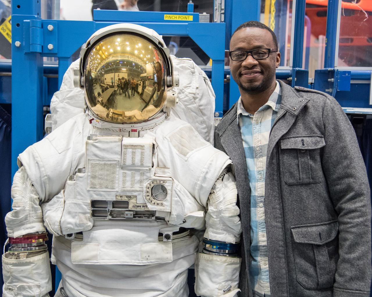 jsc2017e009755 (01/26/2017) --- Former NFL player Sammy Davis (Chargers, 49ers, Buccaneers) checks out a NASA Spacesuit while on tour at the Johnson Space Center (JSC) as part of JSC's Super Bowl Tailgate event the week before the Super Bowl game. NASA PHOTOGRAPHER: Lauren Harnett.