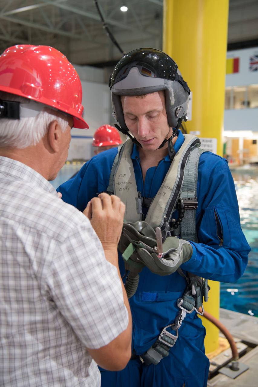 jsc2017e111702 (08-23-2017) --- During water survival training in 2017 at NASA Johnson Space Center’s Neutral Buoyancy Laboratory in Houston, NASA astronaut candidate Warren Hoburg (right) works alongside his instructors. Photo Credit: (NASA/David DeHoyos)