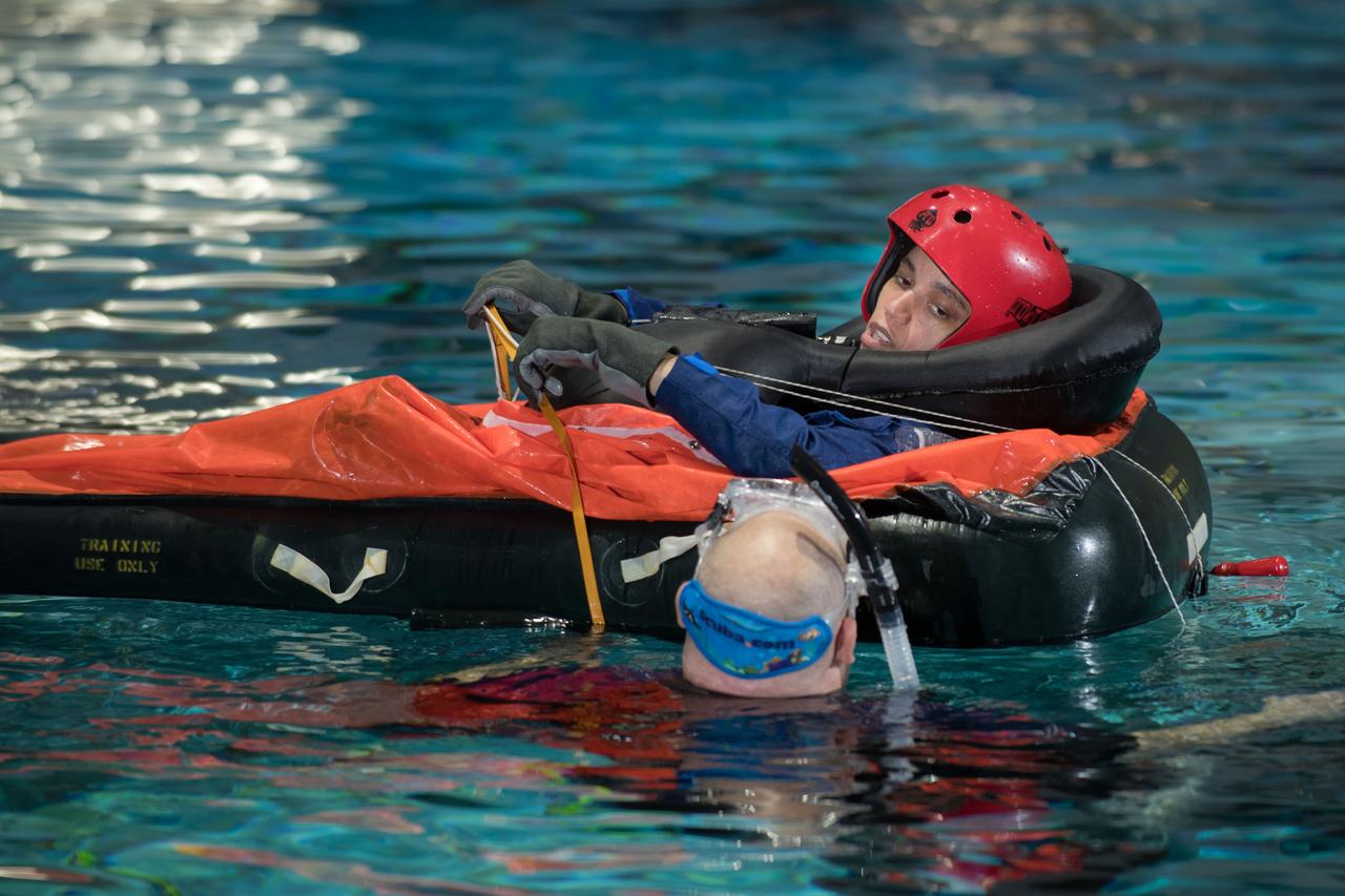 jsc2017e1117879 (08-23-2017) --- During water survival training in 2017 at NASA Johnson Space Center’s Neutral Buoyancy Laboratory in Houston, NASA astronaut candidate Jessica Watkins works alongside divers. Photo Credit: (NASA/David DeHoyos)