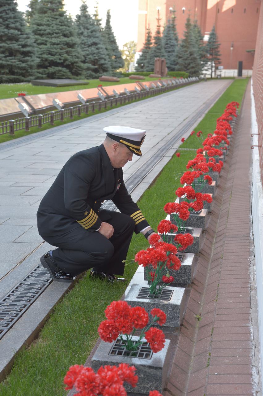 jsc2017e114493 (Sept. 1, 2017) --- NASA astronaut Scott Tingle lays flowers at the Kremlin Wall in Moscow where Russian space icons are interred as part of traditional pre-launch ceremonies Sept. 1. Tingle is a backup to the Expedition 53-54 prime crew of Joe Acaba and Mark Vande Hei of NASA and Alexander Misurkin of Roscosmos, who will launch Sept. 13 from the Baikonur Cosmodrome in Kazakhstan Sept. 13 on the Soyuz MS-06 spacecraft for a five and a half month mission on the International Space Station. Credit: NASA/Elizabeth Weissinger