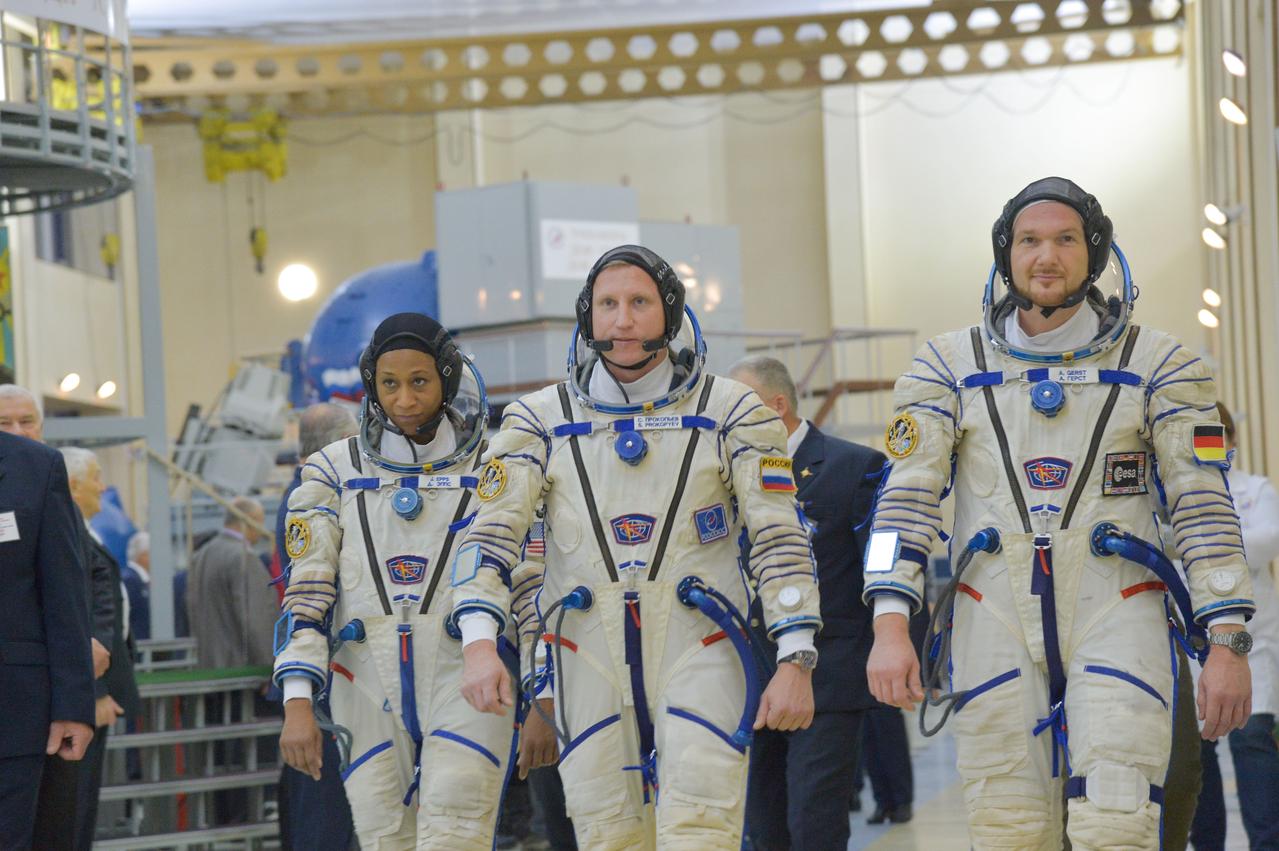 jsc2017e134967 - At the Gagarin Cosmonaut Training Center in Star City, Russia, Expedition 54-55 backup crewmembers Jeanette Epps of NASA (left), Sergey Prokopyev of the Russian Federal Space Agency (Roscosmos, center) and Alexander Gerst of the European Space Agency (right) walk from a Soyuz training mockup Nov. 28 as part of their final qualification exam activities. They are serving as backups to the prime crew, Anton Shkaplerov of Roscosmos, Scott Tingle of NASA and Norishige Kanai of the Japan Aerospace Exploration Agency (JAXA), who will launch Dec. 17 on their Soyuz MS-07 spacecraft for a five-month mission on the International Space Station...NASA/Elizabeth Weissinger.