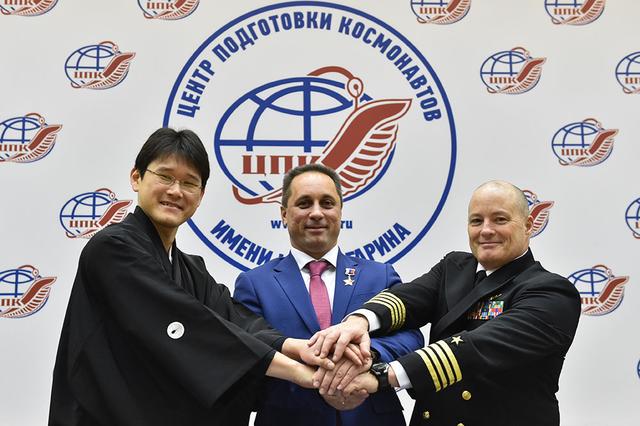 jsc2017e136053 - At the Gagarin Cosmonaut Training Center in Star City, Russia, Expedition 54-55 prime crewmembers Norishige Kanai of the Japan Aerospace Exploration Agency (JAXA, left), Anton Shkaplerov of the Russian Federal Space Agency (Roscosmos, center) and Scott Tingle of NASA (right) pose for pictures Nov. 30 during traditional pre-launch activities. Shkaplerov, Tingle and Kanai will launch Dec. 17 on the Soyuz MS-07 spacecraft from the Baikonur Cosmodrome in Kazakhstan for a five-month mission on the International Space Station...Andrey Shelepin/Gagarin Cosmonaut Training Center.