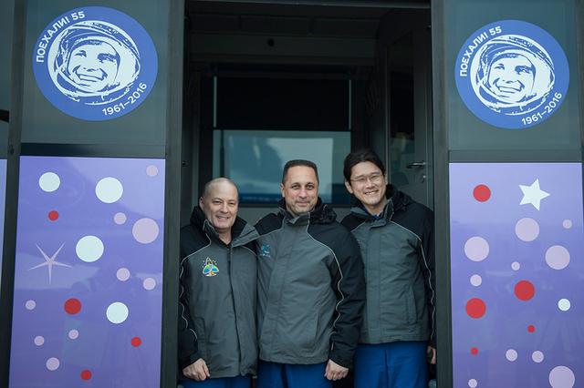 jsc2017e136095 - Expedition 54-55 crewmembers Scott Tingle of NASA (left), Anton Shkaplerov of the Russian Federal Space Agency (Roscosmos, center) and Norishige Kanai of the Japan Aerospace Exploration Agency (JAXA, right) pose for pictures on their crew bus upon their arrival Dec. 4 at their launch site at the Baikonur Cosmodrome in Kazakhstan. They will launch Dec. 17 on the Soyuz MS-07 spacecraft for a five-month mission on the International Space Station...Andrey Shelepin/Gagarin Cosmonaut Training Center.