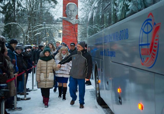 jsc2017e136097 - At the Gagarin Cosmonaut Training Center in Star City, Russia, Expedition 54-55 crewmember Anton Shkaplerov of the Russian Federal Space Agency (Roscosmos) waves to well-wishers Dec. 4 as he boards a bus to depart for nearby Chkalovsky Airfield and a flight to his launch site at the Baikonur Cosmodrome in Kazakhstan. Shkaplerov, Norishige Kanai of the Japan Aerospace Agency (JAXA) and Scott Tingle of NASA will launch Dec. 17 on the Soyuz MS-07 spacecraft for a five-month mission on the International Space Station...Andrey Shelepin/Gagarin Cosmonaut Training Center.