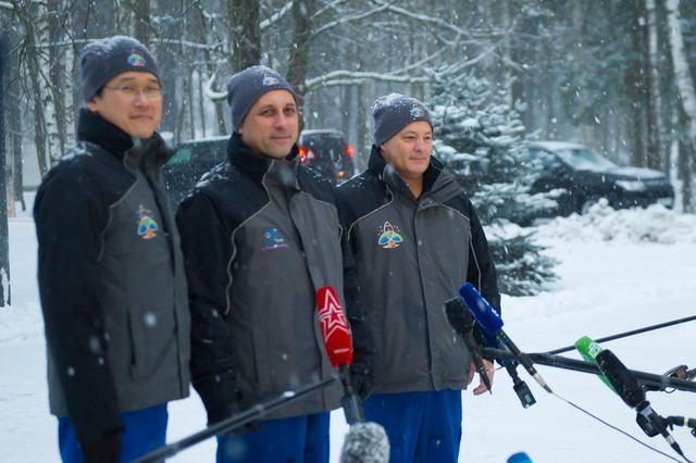 jsc2017e136101 - At the Gagarin Cosmonaut Training Center in Star City, Russia, Expedition 54-55 crewmembers Norishige Kanai of the Japan Aerospace Agency (JAXA, left), Anton Shkaplerov of the Russian Federal Space Agency (Roscosmos, center) and Scott Tingle of NASA (right) answer reporters’ questions Dec. 4 prior to their departure for their launch site at the Baikonur Cosmodrome in Kazakhstan. They are scheduled to launch Dec. 17 on the Soyuz MS-07 spacecraft for a five-month mission on the International Space Station...Andrey Shelepin/Gagarin Cosmonaut Training Center.